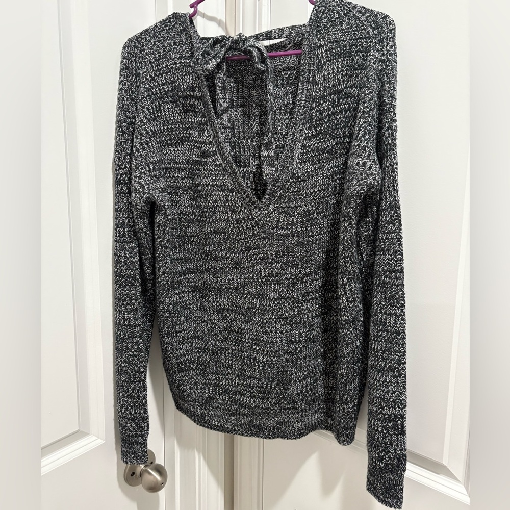Moon & Madison Monochrome Knit Top - Picture 3 of 4
